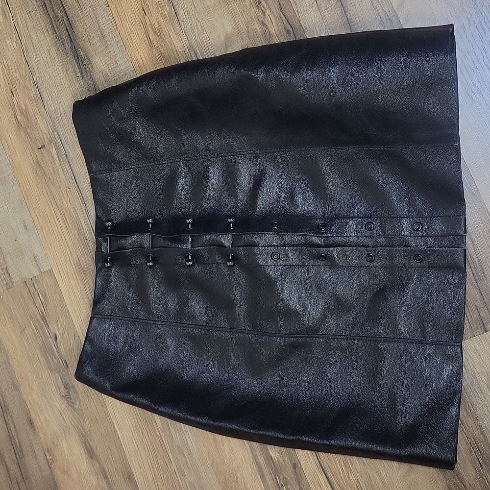 VICTORIA HAYES New York Black Shiny Silk Faux Leather Mini Skirt w/Metal Bars